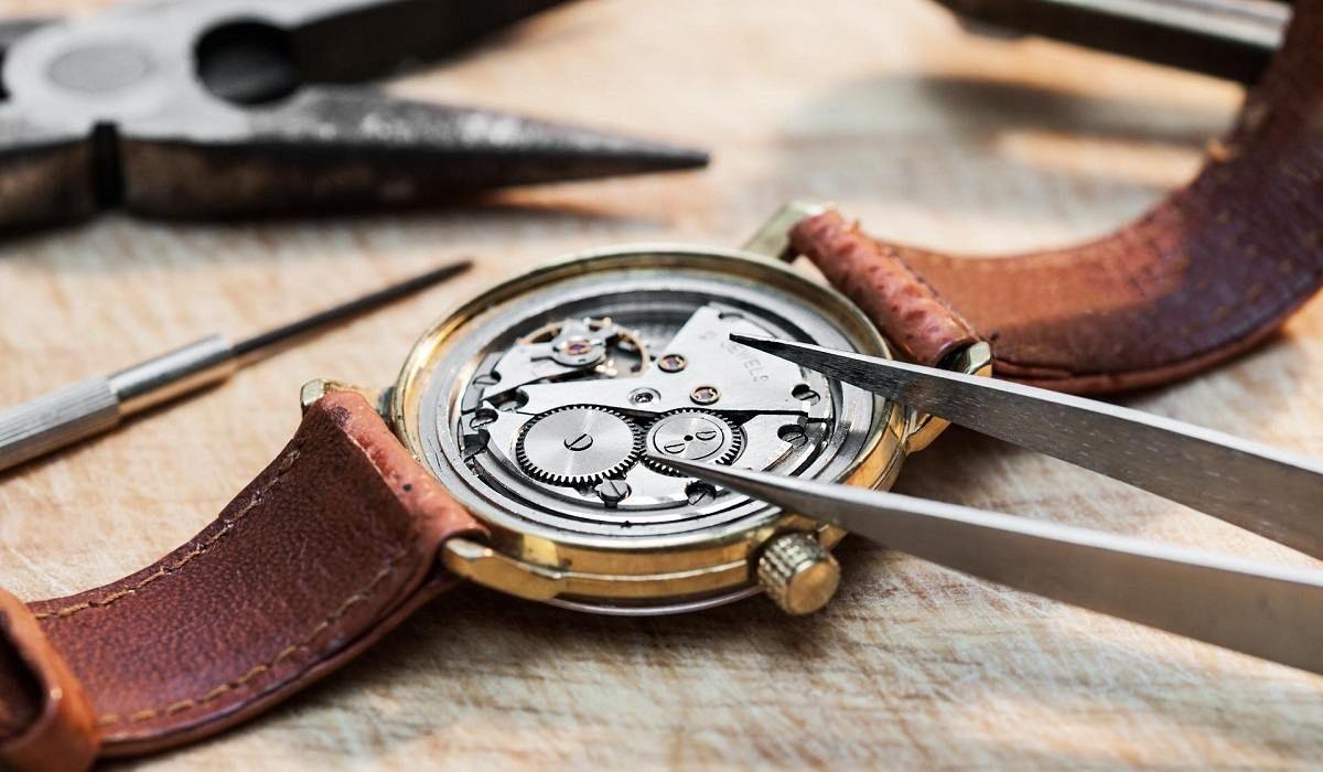 Cleaning and lubricating mechanical watches from Bixzum