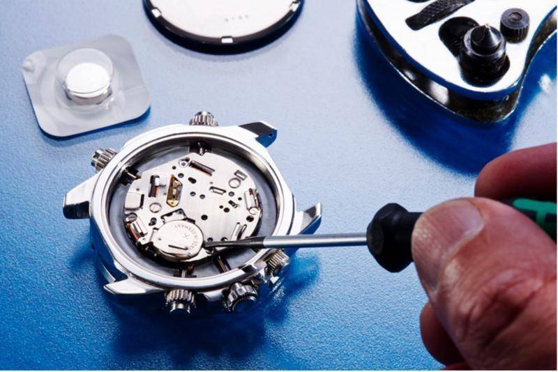 Battery Replacement and Clock Customization with Quality Assurance