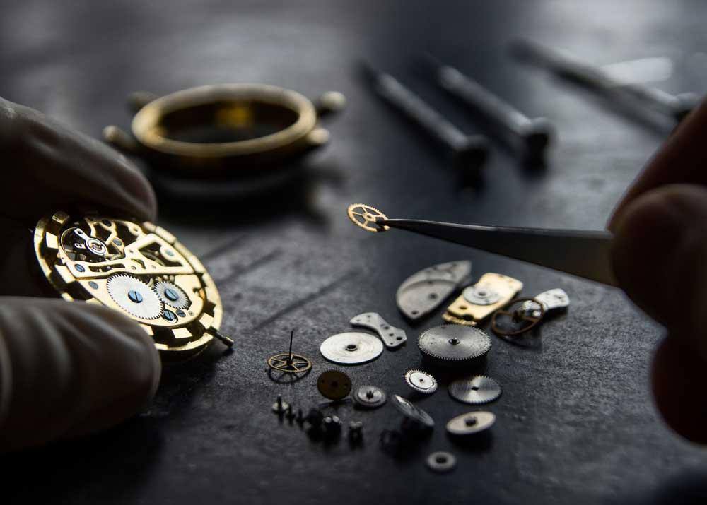 Diagnosing and adjusting the accuracy of the watch